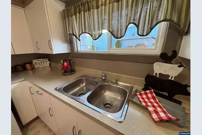 135 College Dr NW, Salem, OR 97304 - Photo 13