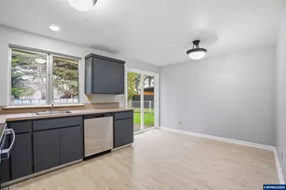 349 NE 18th St, Gresham, OR 97030 - Photo 9