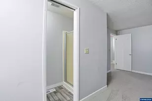 349 NE 18th St, Gresham, OR 97030 - Photo 17