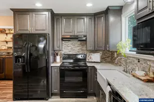 257 N 6th St, Jefferson, OR 97352 - Photo 13