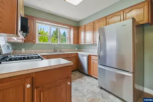 1350 NW Springhill Dr, Albany, OR 97321 - Photo 13