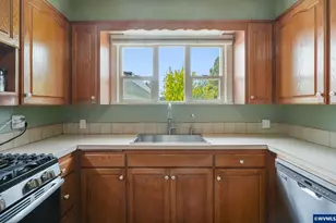 1350 NW Springhill Dr, Albany, OR 97321 - Photo 11