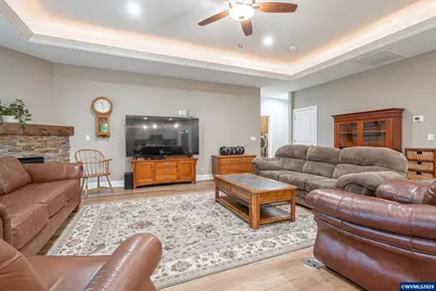 425 NW Crater Lake Dr, Dallas, OR 97338 - Photo 5