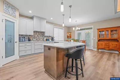 425 NW Crater Lake Dr, Dallas, OR 97338 - Photo 9