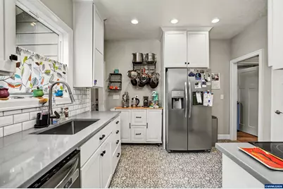 1050 Summer St NE, Salem, OR 97301 - Photo 15