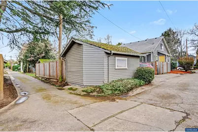 1050 Summer St NE, Salem, OR 97301 - Photo 33