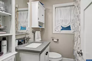 1050 Summer St NE, Salem, OR 97301 - Photo 17