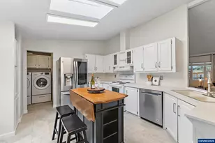 925 New Haven Dr NE, Salem, OR 97317 - Photo 11