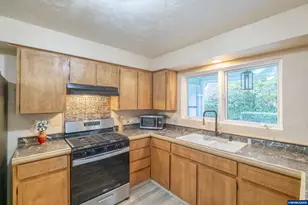 236 NW Walker Ln, Albany, OR 97321 - Photo 15