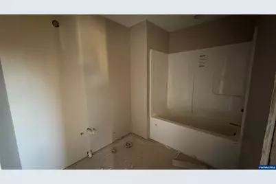 597 NE Evergreen Av, Dallas, OR 97338 - Photo 15