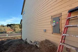 597 NE Evergreen Ave, Dallas, OR 97338 - Photo 9