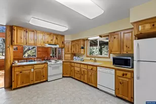 1470 E Willis Creek Rd, Winston, OR 97496 - Photo 23