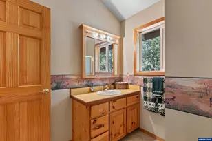 1470 E Willis Creek Rd, Winston, OR 97496 - Photo 39