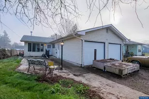 1247 1st Ave, Sweet Home, OR 97386 - Photo 3