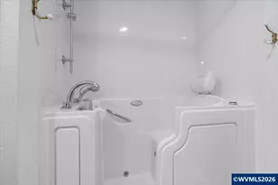 424 SW Augustus Dr, Dallas, OR 97338 - Photo 5