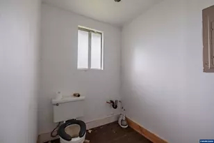 18271 Harlan Rd, Eddyville, OR 97343 - Photo 19