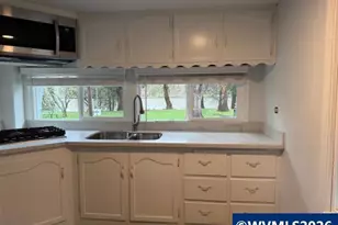 4531 Franklin Bl, Eugene, OR 97403 - Photo 3