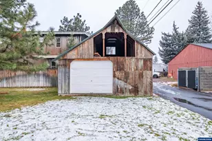 215 S Spruce St, Sisters, OR 97759 - Photo 49