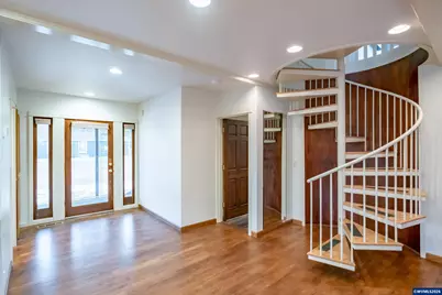 215 S Spruce St, Sisters, OR 97759 - Photo 27