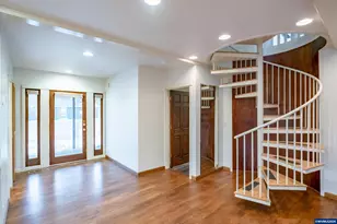 215 S Spruce St, Sisters, OR 97759 - Photo 27