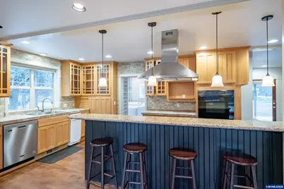 215 S Spruce St, Sisters, OR 97759 - Photo 15