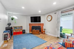 662 Wilson St, Woodburn, OR 97071 - Photo 9