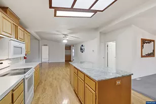 3326 Senecal Creek Dr, Woodburn, OR 97071 - Photo 17