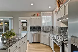 4334 Log Dr NE, Salem, OR 97305 - Photo 17