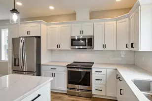 818 Pine St, Silverton, OR 97381 - Photo 11