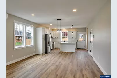 818 Pine St, Silverton, OR 97381 - Photo 5