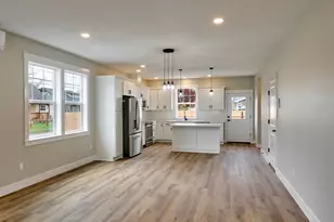 818 Pine St, Silverton, OR 97381 - Photo 5