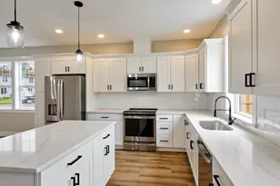 818 Pine St, Silverton, OR 97381 - Photo 9
