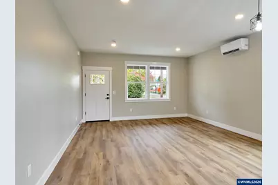 818 Pine St, Silverton, OR 97381 - Photo 3