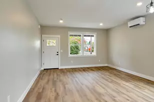 818 Pine St, Silverton, OR 97381 - Photo 3