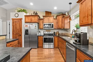 38160 Franklin Butte Bl, Scio, OR 97392 - Photo 11