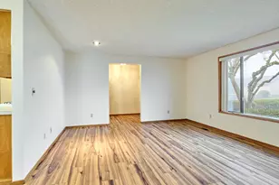 2096 Camellia Way, Woodburn, OR 97032 - Photo 3