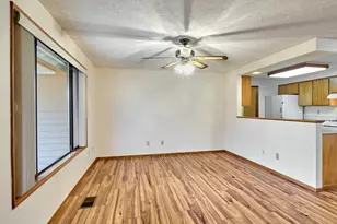 2096 Camellia Way, Woodburn, OR 97032 - Photo 9