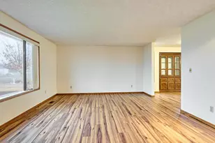 2096 Camellia Way, Woodburn, OR 97032 - Photo 5