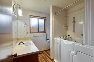 2096 Camellia Way, Woodburn, OR 97032 - Photo 21