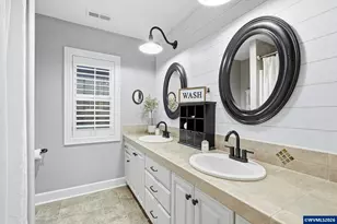 2863 Olympic St, Woodburn, OR 97071 - Photo 25