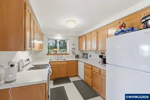 1815 S Skyline Ct, Salem, OR 97306 - Photo 23