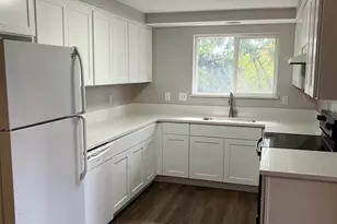 1815 S Skyline Ct, Salem, OR 97306 - Photo 5