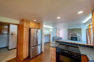 1090 SE 3rd Ave, Mill City, OR 97360 - Photo 9