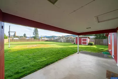 1090 SE 3rd Av, Mill City, OR 97360 - Photo 23