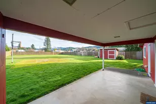 1090 SE 3rd Ave, Mill City, OR 97360 - Photo 23