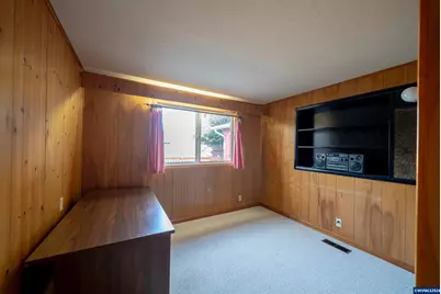 1090 SE 3rd Av, Mill City, OR 97360 - Photo 17