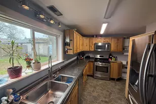 620 23rd St SE, Salem, OR 97301 - Photo 5