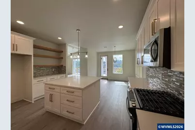 812 Hawk Dr, Silverton, OR 97381 - Photo 3