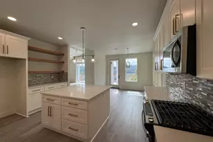 812 Hawk Dr, Silverton, OR 97381 - Photo 3