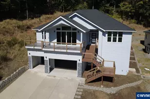 812 Hawk Dr, Silverton, OR 97381 - Photo 1